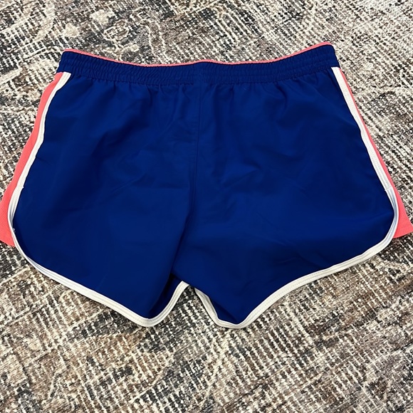 North Face Shorts - Picture 5 of 5